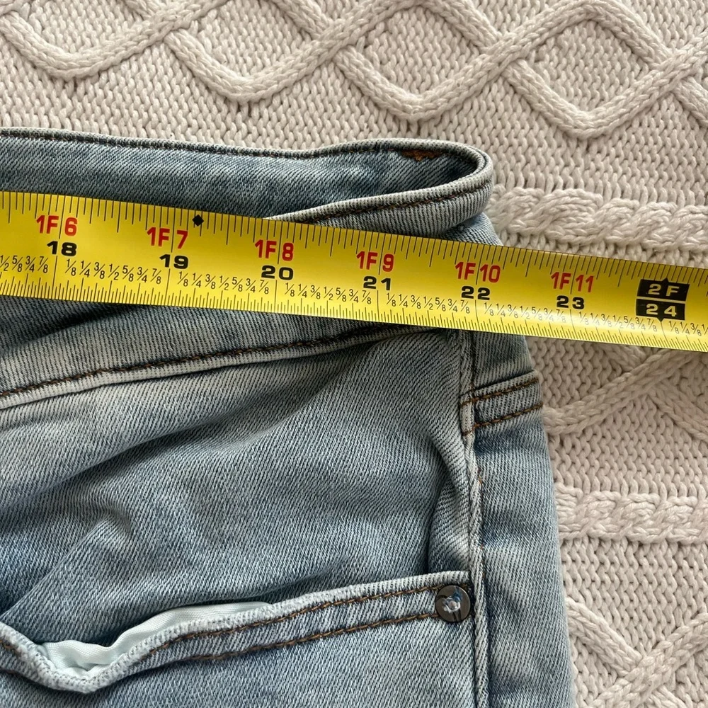 Vigoss Women's Light Wash Distressed Short Blue Denim Shorts Plus Size 24 - Picture 14 of 14